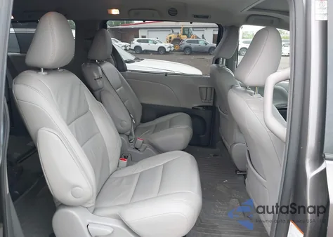 2016 Toyota Sienna Xle 8 Passenger z USA, uszkodzony, nr VIN 5TDYK3DC3GS714599